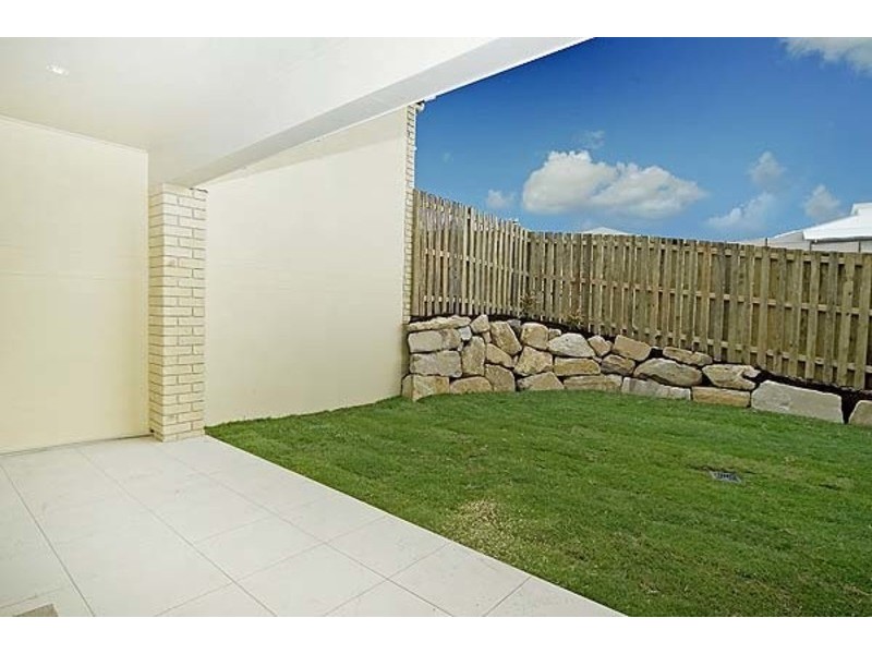 2/10 Amaray Drive, Upper Coomera QLD 4209