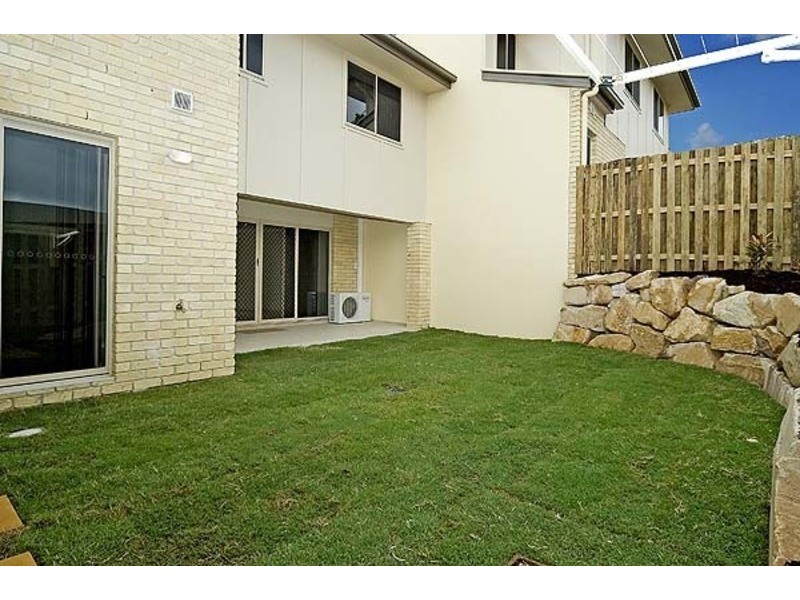 2/10 Amaray Drive, Upper Coomera QLD 4209