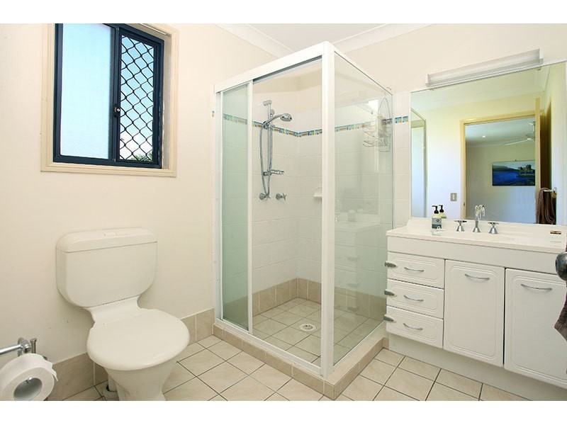 2 Cann Close, Pacific Pines QLD 4211