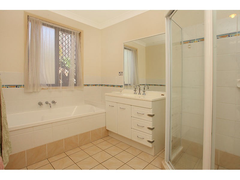 2 Cann Close, Pacific Pines QLD 4211