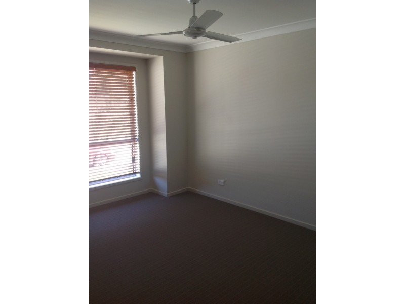 8 Christine Drive, Coomera QLD 4209