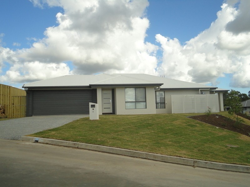 8 Zinc Street, Pimpama QLD 4209