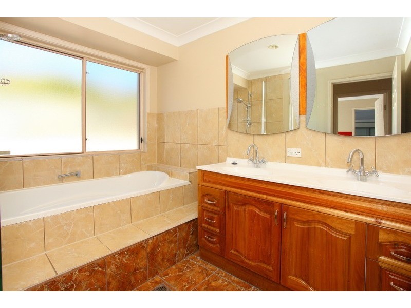 3 Laysan Crescent, Oxenford QLD 4210