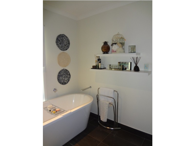 18 Hans Street, Upper Coomera QLD 4209