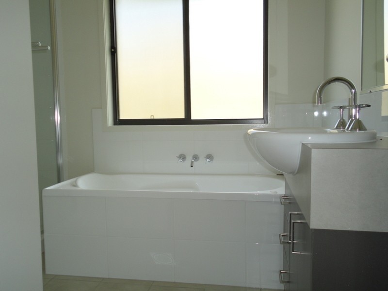 32 Edgeware road, Pimpama QLD 4209