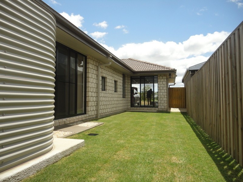 6 Merivale Avenue, Ormeau Hills QLD 4208