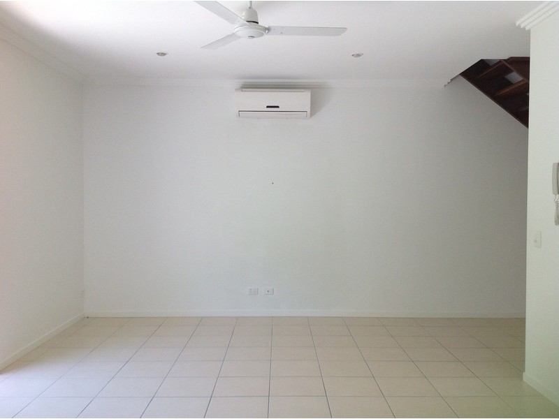 2/10 Careel Close, Helensvale QLD 4212