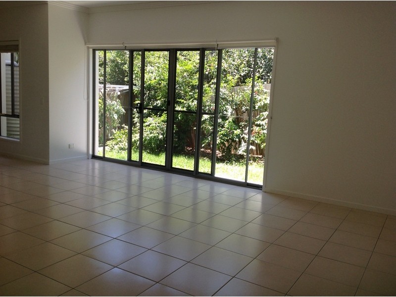 2/10 Careel Close, Helensvale QLD 4212