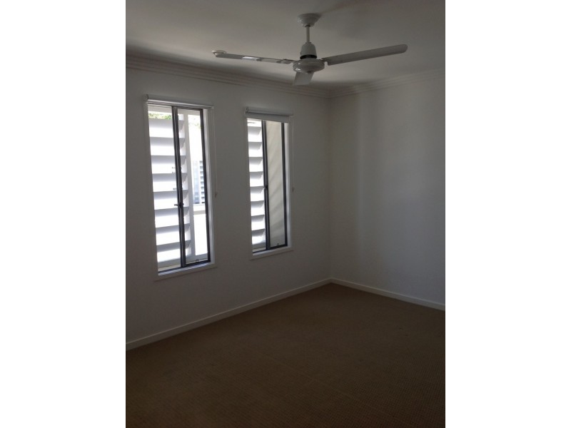 2/10 Careel Close, Helensvale QLD 4212