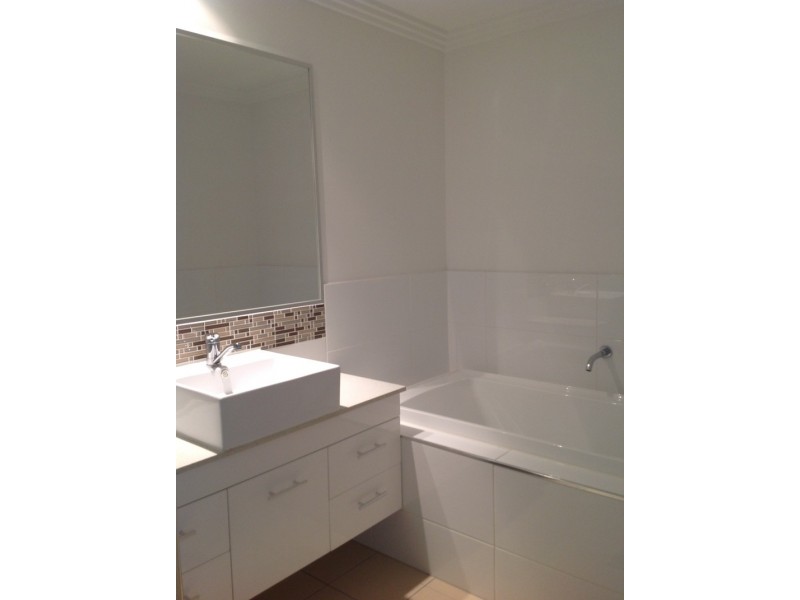 2/10 Careel Close, Helensvale QLD 4212