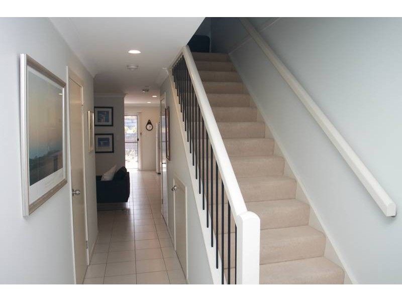 2/10 Bailer Street, Coomera QLD 4209