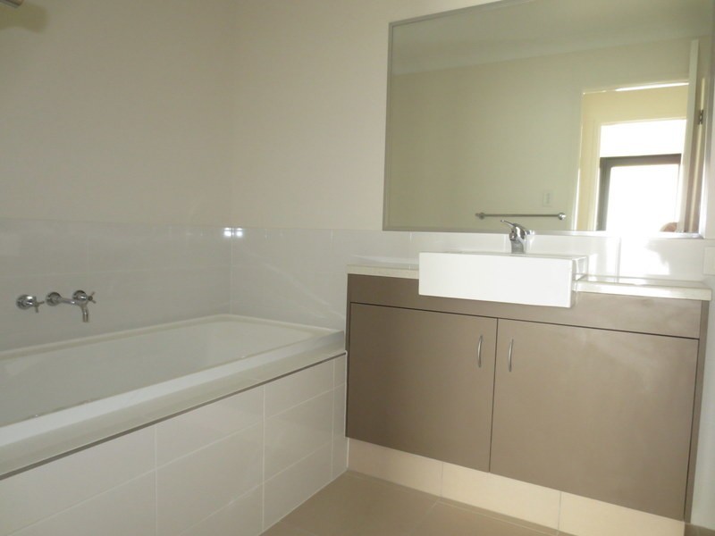 18 Pimpama Rivers Drive, Ormeau QLD 4208