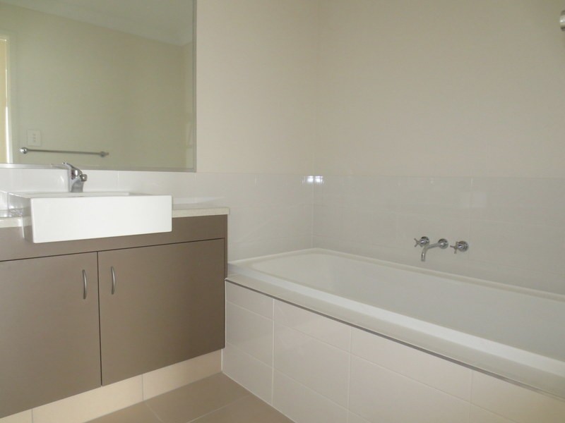 24 Milly Circuit, Ormeau QLD 4208