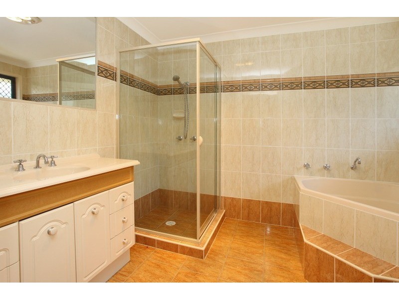 2 Govett Street, Pacific Pines QLD 4211