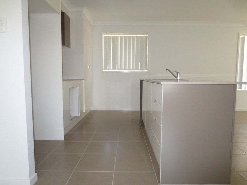 16 Charles Avenue, Pimpama QLD 4209