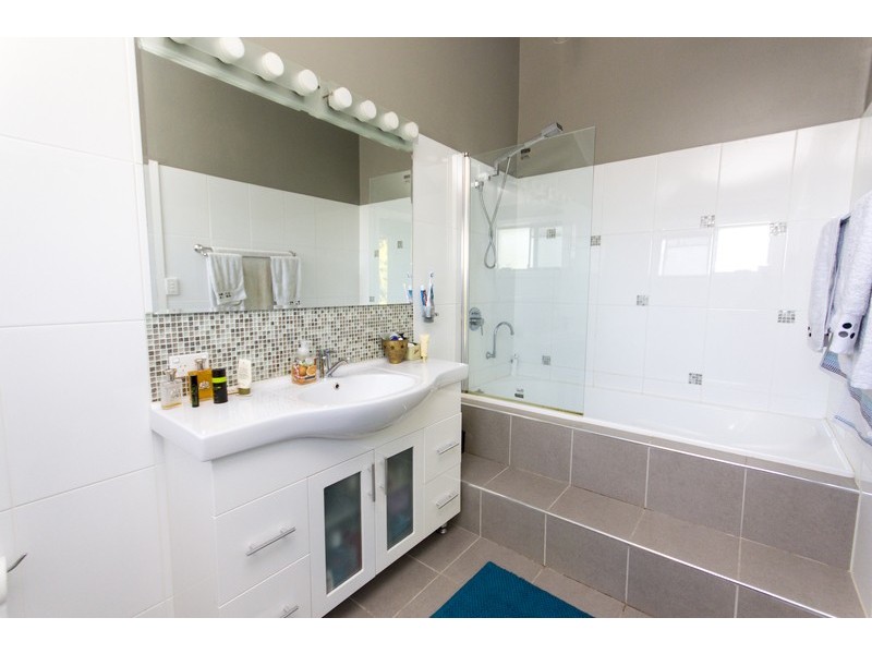 13  Bartlett  Avenue, Nerang QLD 4211