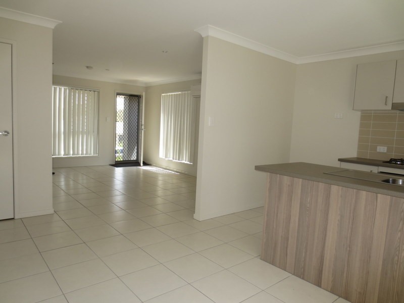 1/5 Copper Parade, Pimpama QLD 4209