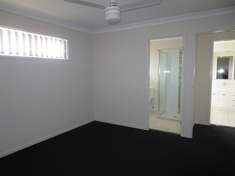 1/5 Copper Parade, Pimpama QLD 4209