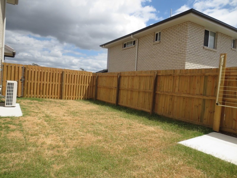 1/5 Copper Parade, Pimpama QLD 4209