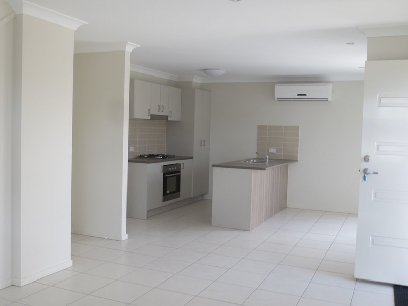 2/5  Copper Parade, Pimpama QLD 4209