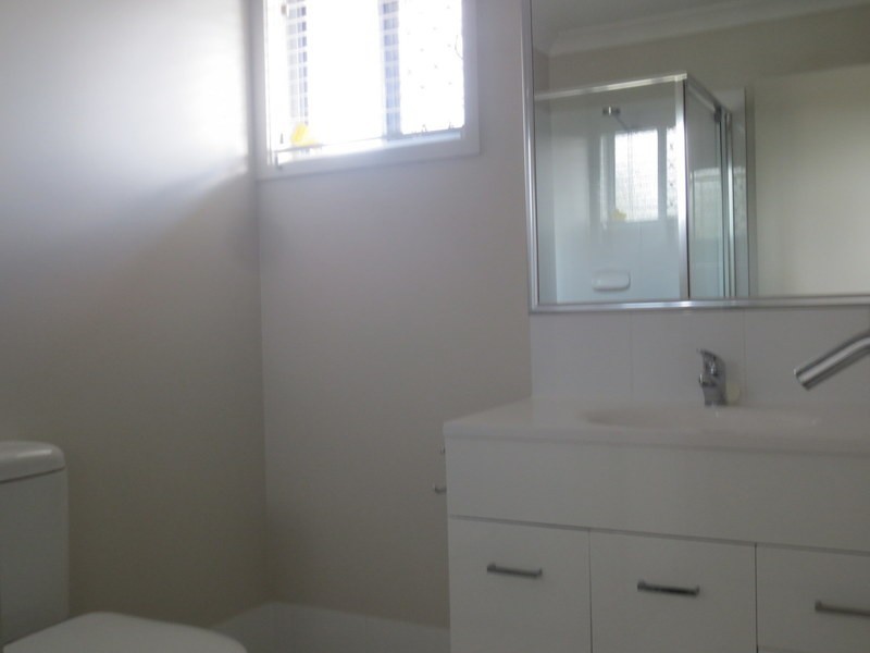 2/5  Copper Parade, Pimpama QLD 4209