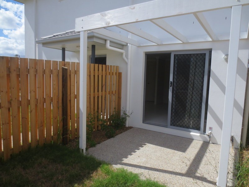2/5  Copper Parade, Pimpama QLD 4209