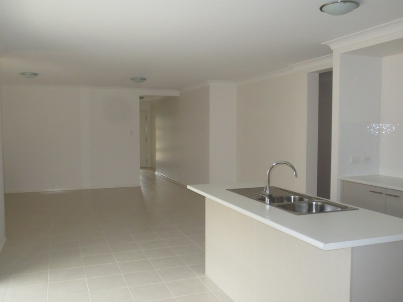 37 Banks Drive, Ormeau QLD 4208