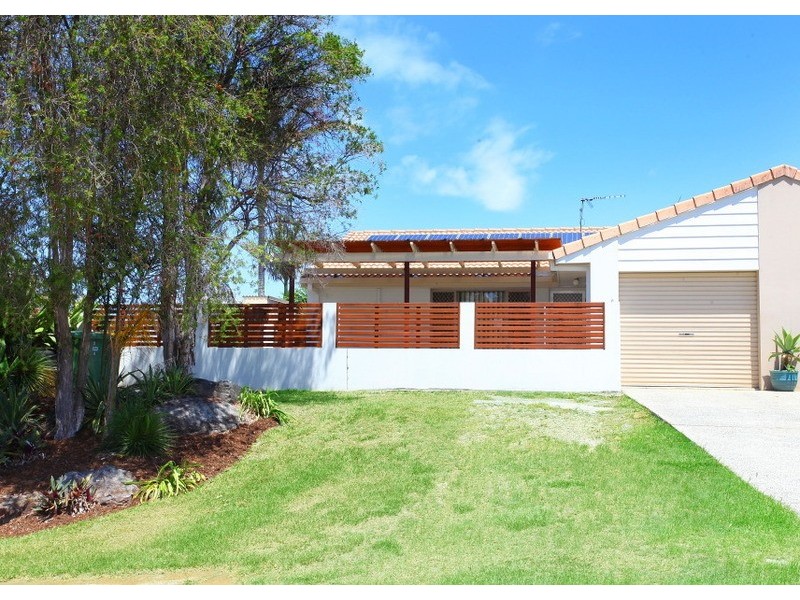 2/4 Fonda Place, Oxenford QLD 4210