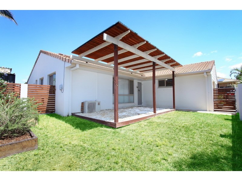 2/4 Fonda Place, Oxenford QLD 4210