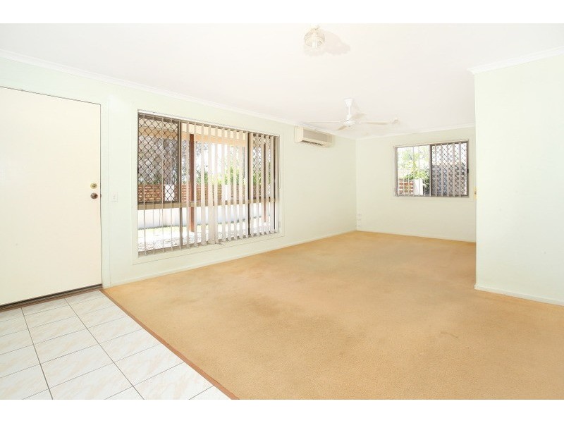 2/4 Fonda Place, Oxenford QLD 4210