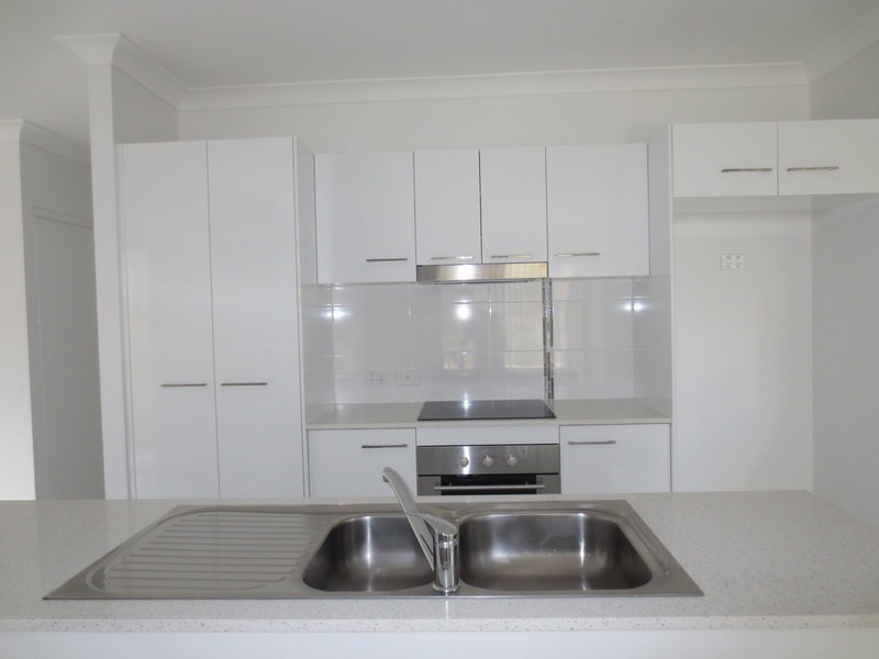 2/13 Chrome Drive, Pimpama QLD 4209