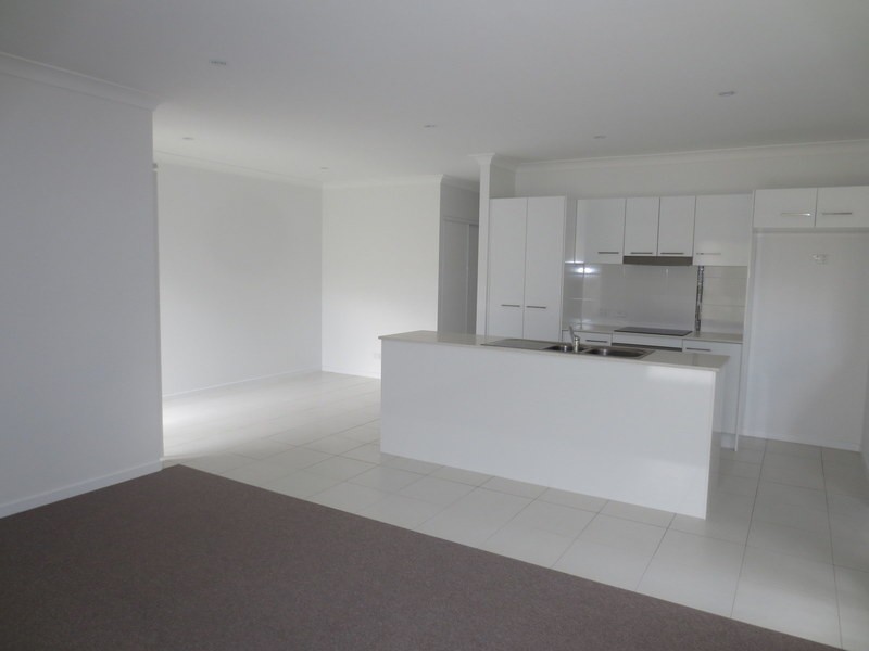 2/13 Chrome Drive, Pimpama QLD 4209
