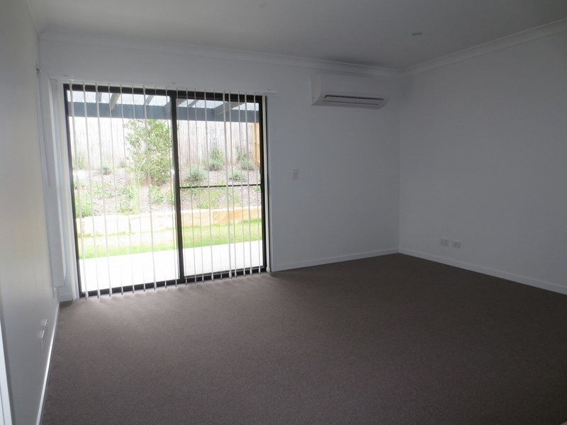 2/13 Chrome Drive, Pimpama QLD 4209