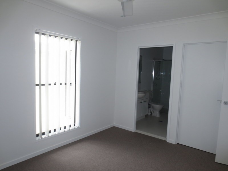 2/13 Chrome Drive, Pimpama QLD 4209