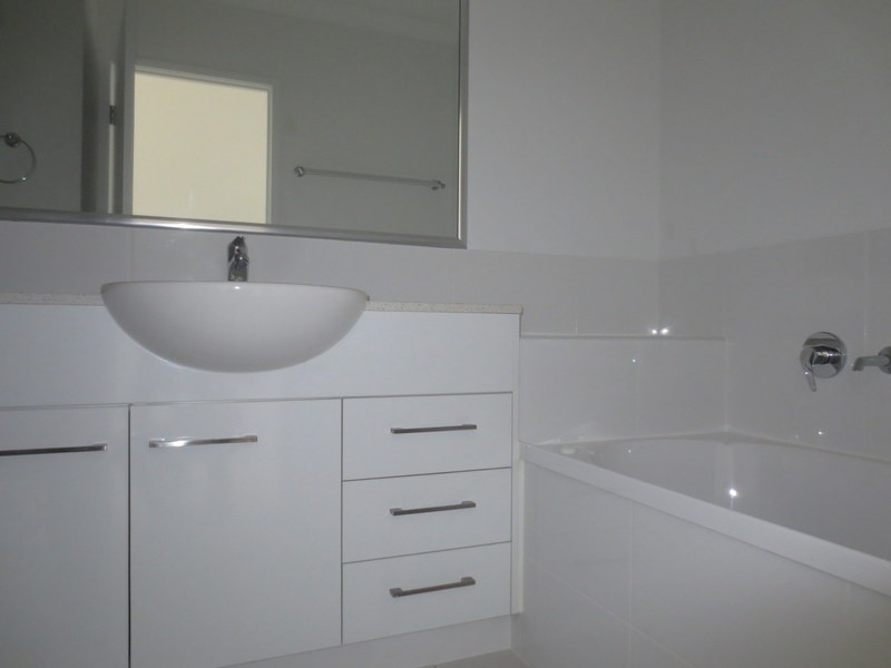 2/13 Chrome Drive, Pimpama QLD 4209