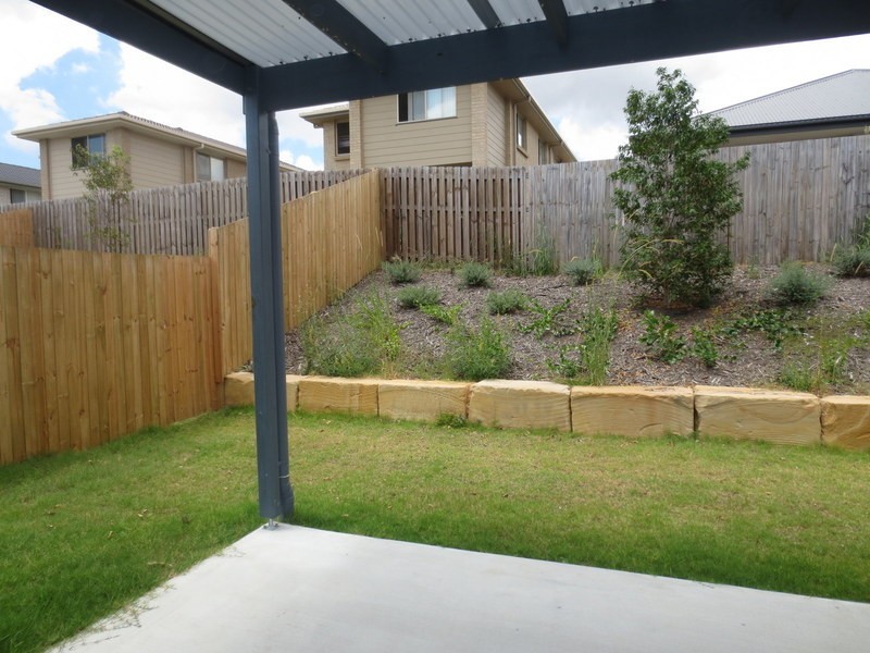 2/13 Chrome Drive, Pimpama QLD 4209