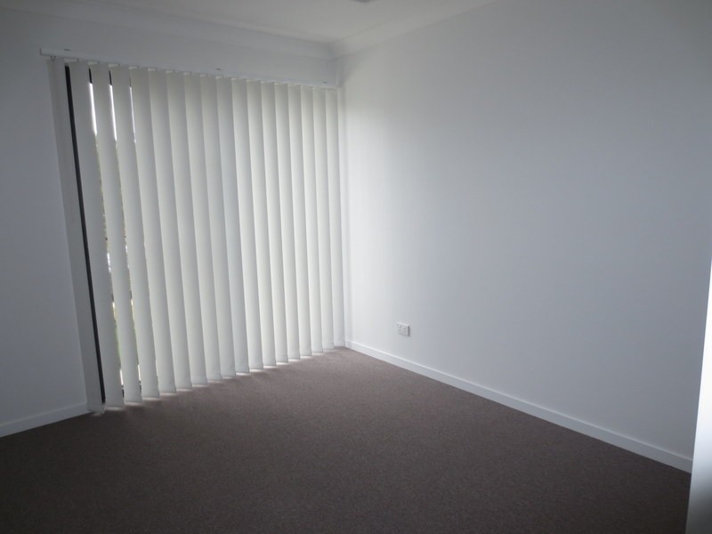 2/13 Chrome Drive, Pimpama QLD 4209