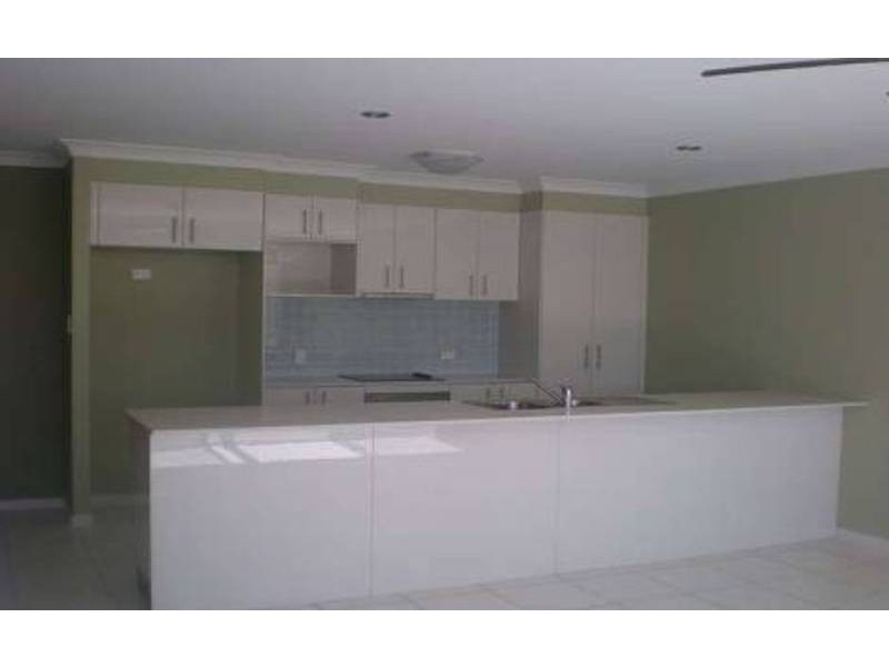 2/22 Bluetail Crescent, Upper Coomera QLD 4209