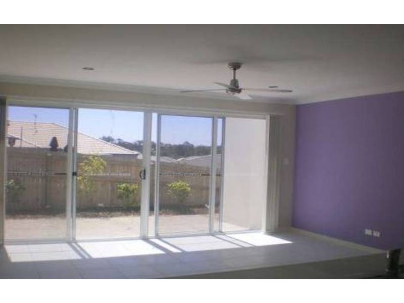 2/22 Bluetail Crescent, Upper Coomera QLD 4209