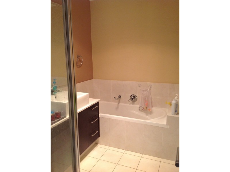 1/22 Bluetail Crescent, Upper Coomera QLD 4209