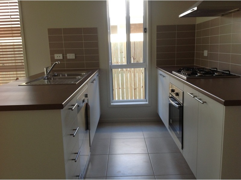 8 Christine Drive, Coomera QLD 4209