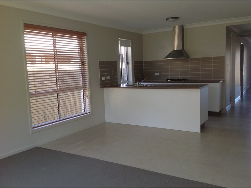 8 Christine Drive, Coomera QLD 4209