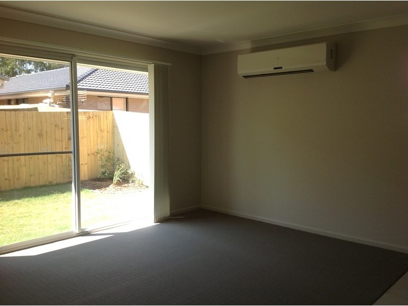 8 Christine Drive, Coomera QLD 4209
