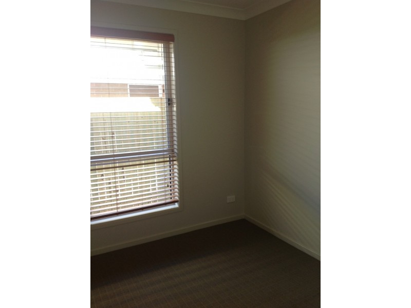 8 Christine Drive, Coomera QLD 4209