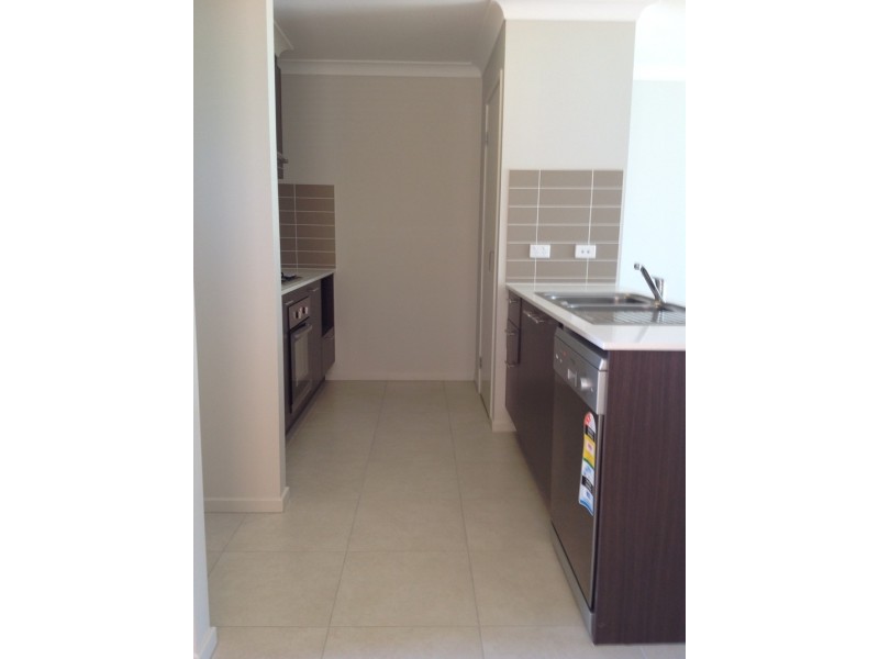 3/3  Christine Drive, Coomera QLD 4209