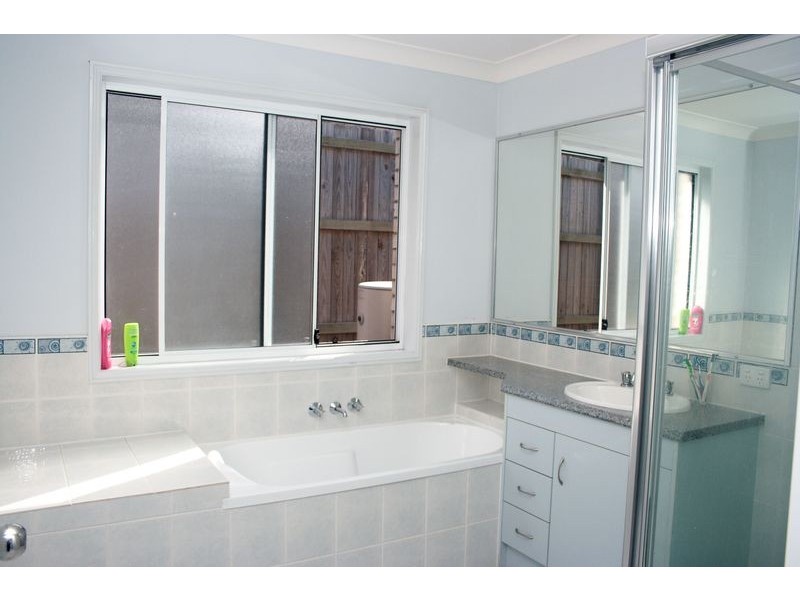 16 Billinghurst Crescent, Upper Coomera QLD 4209