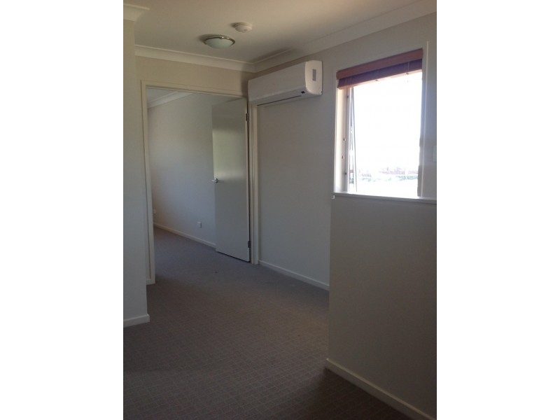 2/3  Christine Drive, Coomera QLD 4209