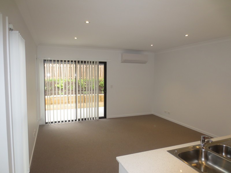 2/17 Chrome Drive, Pimpama QLD 4209