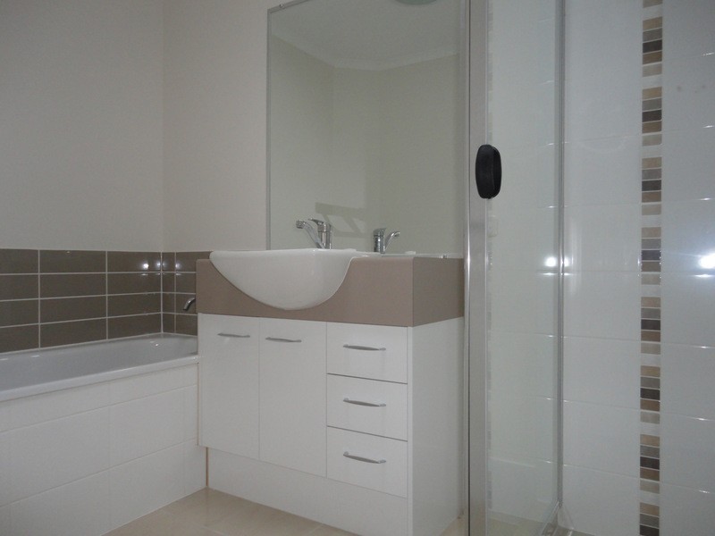 8  Wildflower Circuit, Upper Coomera QLD 4209