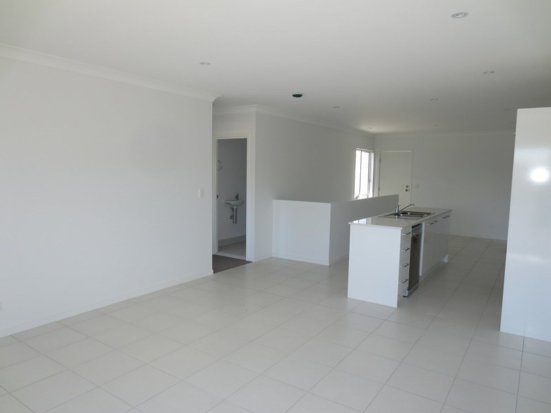 2/23 Chrome Drive, Pimpama QLD 4209